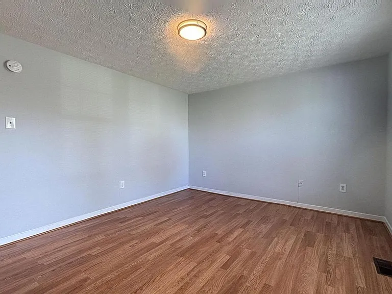 8106 Rhode Island Ave — Photo 20