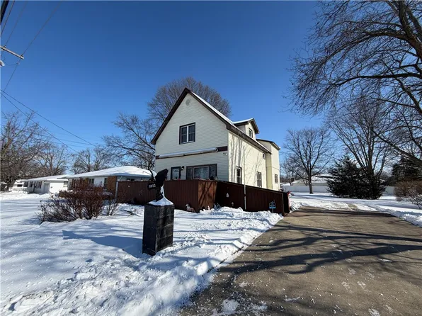 1012 S 6th St, Mattoon, IL 61938