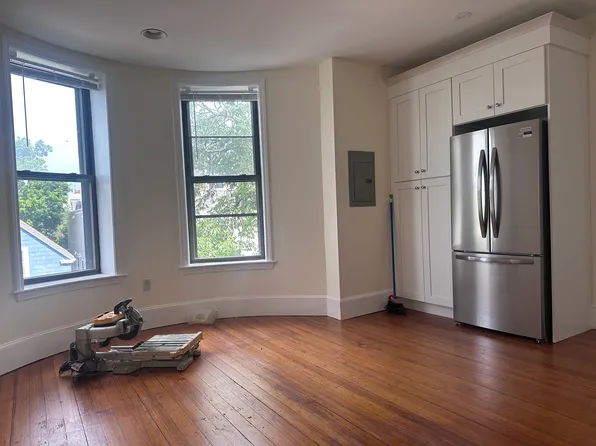 92 White St APT 3, Boston, MA 02128