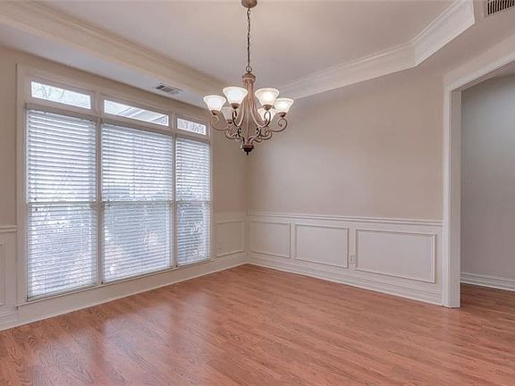 5th image of 4418 Crestoak Dr
