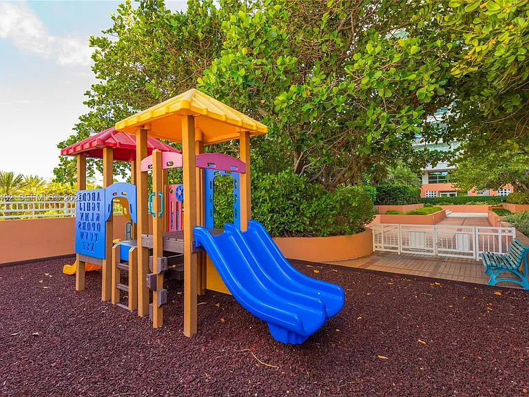 300 S Pointe Dr #907 — Photo 69
