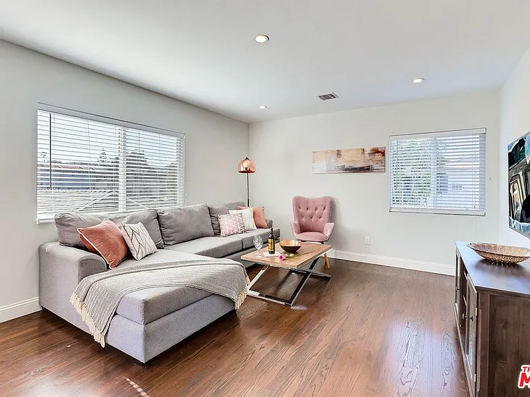 4411 Irvine Ave — Photo 4
