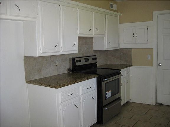 4th image of 1004 Eagle Dr