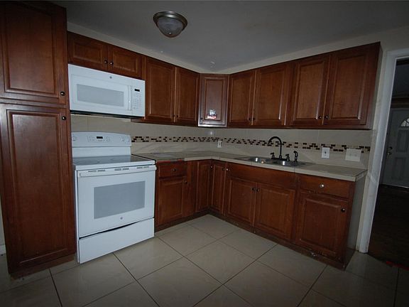 2nd image of 461 N Zenobia St