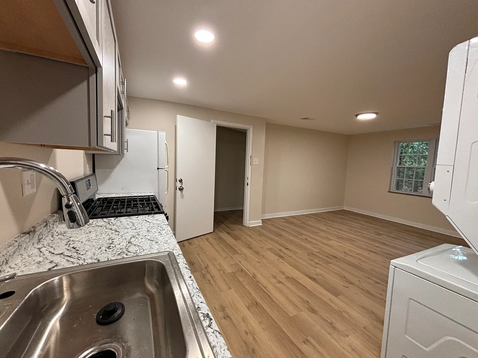 4825 Butler St — Photo 4