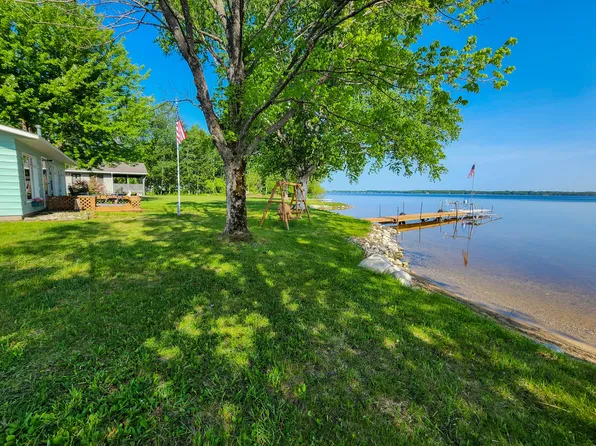 8085 Highland St, Levering, MI 49755