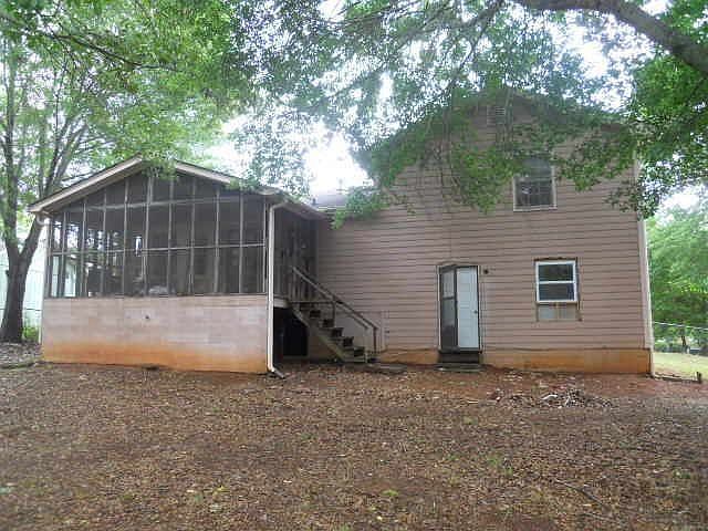 2nd image of 523 Greenview Ave SE