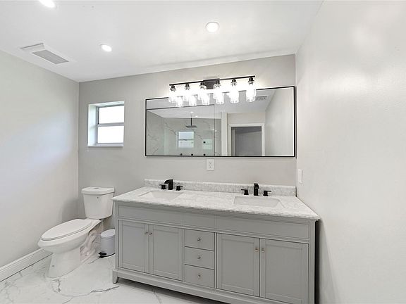 4th image of 2687 Oak Park Circle
