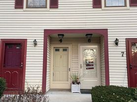 1 Amherst Ct, Freehold, NJ