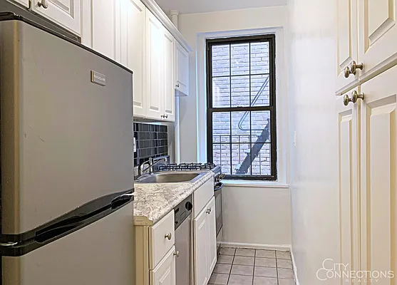 Rented by City Connections Realty | media 15