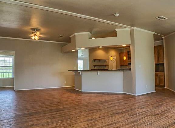 5th image of 2307 Poplar Ln