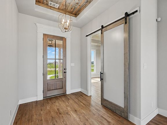 5th image of 210 Everly Ln