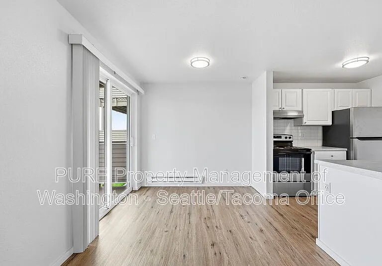 6601 S 8th St — Photo 12