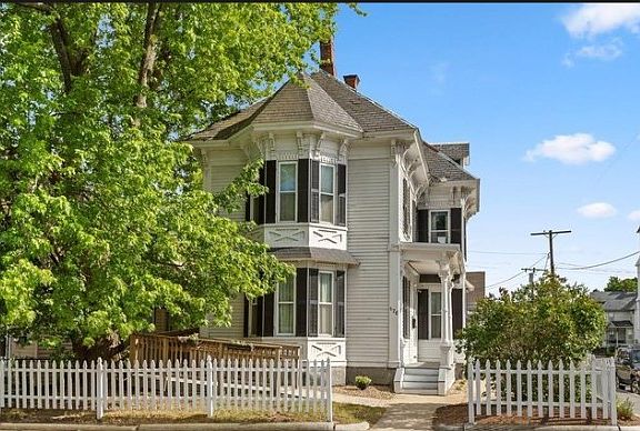 5th image of 176 Branch St