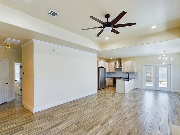 2nd image of 1605 Redwood Ct