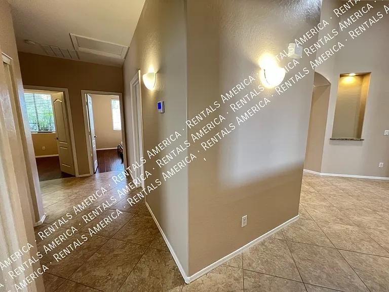 1536 E Fontana Dr — Photo 25