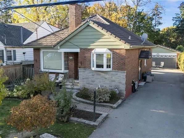 1032 Cedarwood Pl, Burlington, ON L7T 3J3