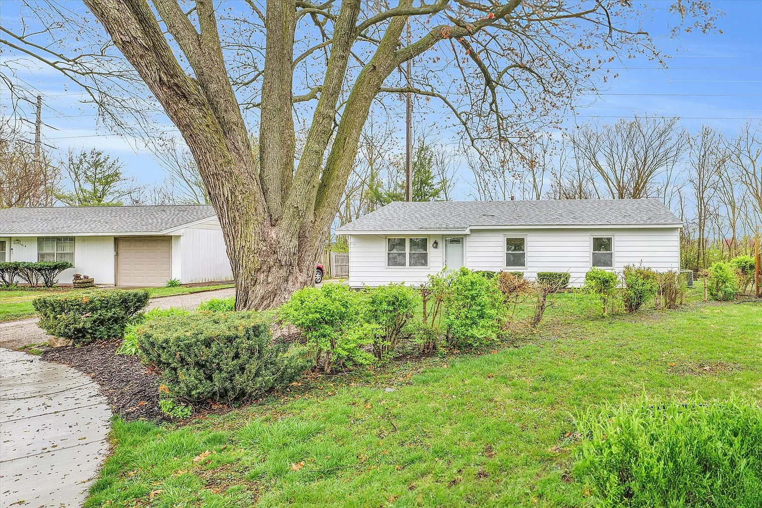 3212 Ridgewood Dr photo 1