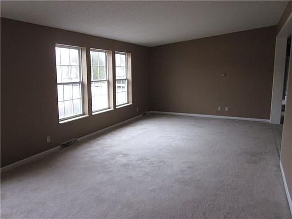 4th image of 408 W County Road 1075 N