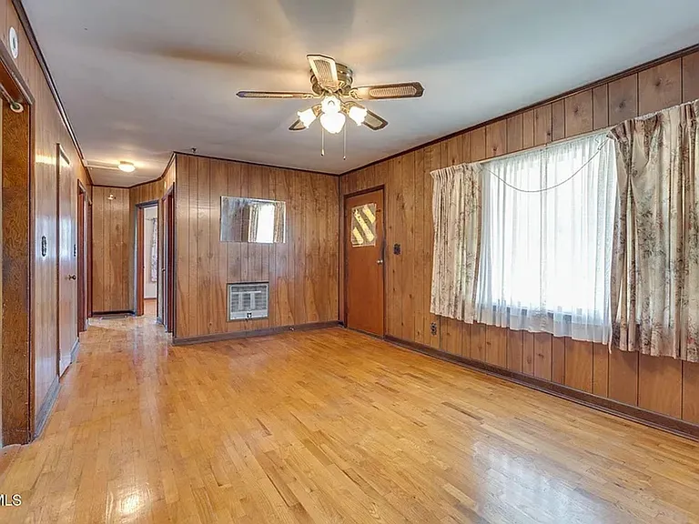 320 Independence Dr — Photo 3