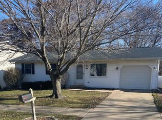 16 Eleanor Ct, Creve Coeur, IL