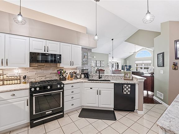 5th image of 1717 Heather Heights Dr