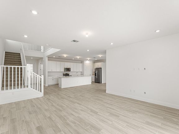 4th image of 1441 NW Corteal Way
