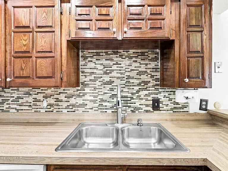 8782 Marilyn Dr — Photo 9