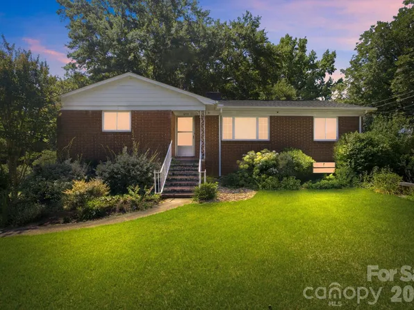 3800 Arvin Dr, Charlotte, NC 28269