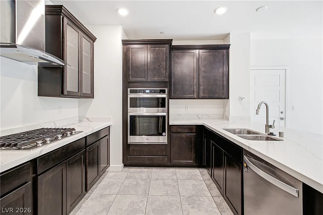 4 bed, 3.0 bath, 2040 sqft, $2,810 — Photo 1