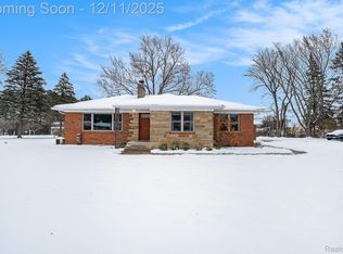 7545 Porter Rd, Grand Blanc, MI 48439