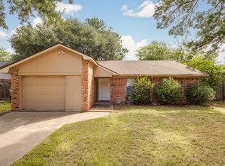 3211 Heatherwood Dr, Bryan, TX 77801