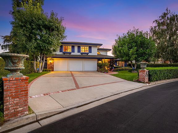 2nd image of 32076 Canterhill Pl