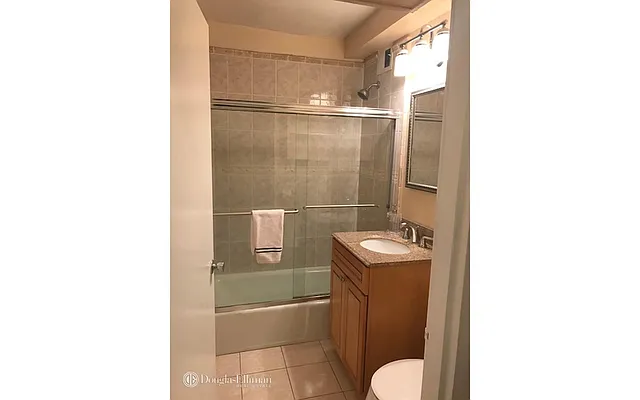 Rented by Douglas Elliman | media 23