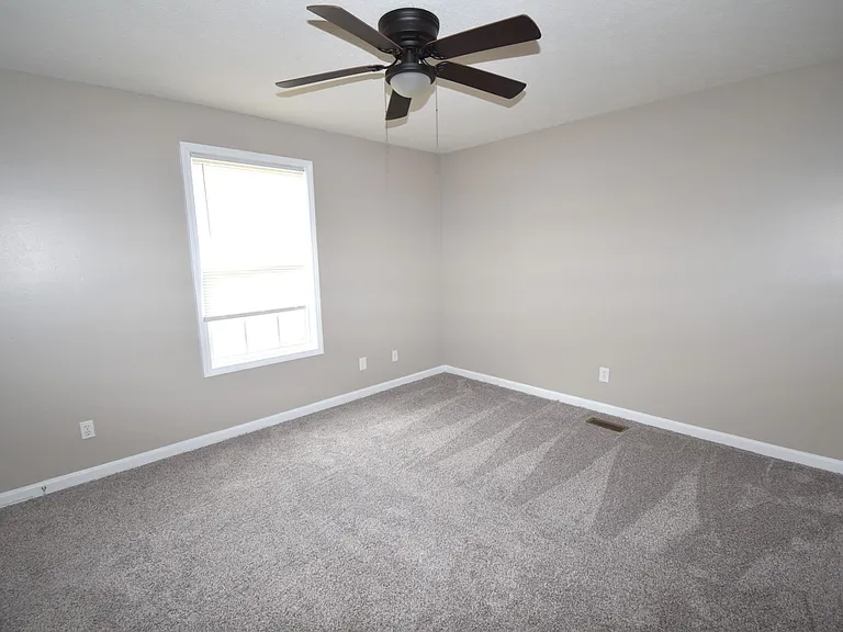 Peabody Dr - 362 (x4) — Photo 16