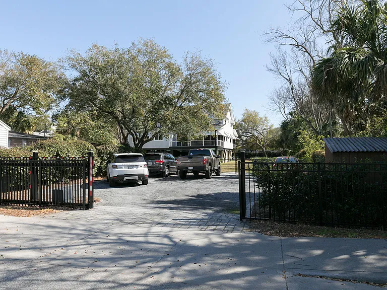 2262 Ion Ave — Photo 8