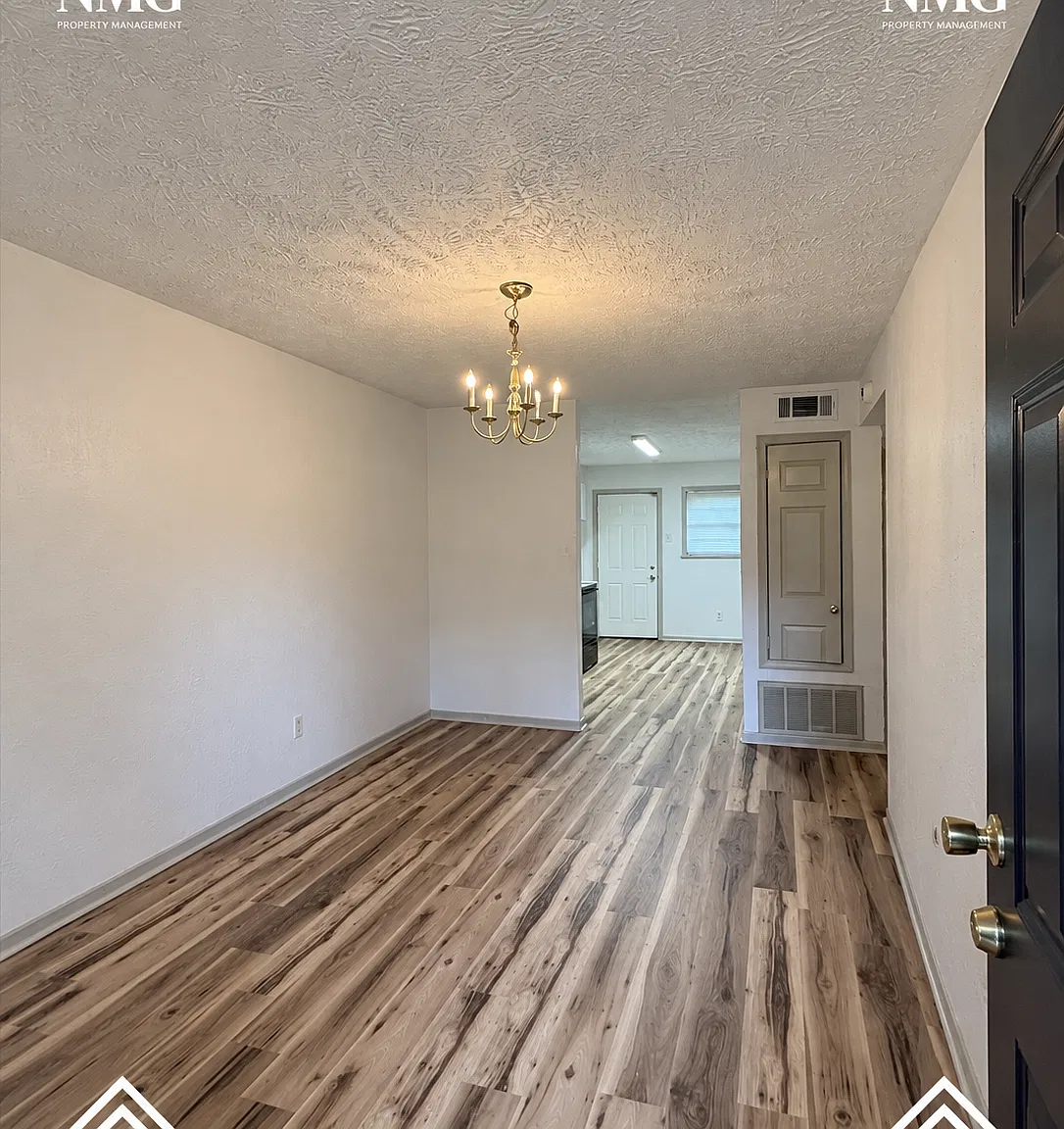 3380 Shady Oaks Street - C — Photo 4