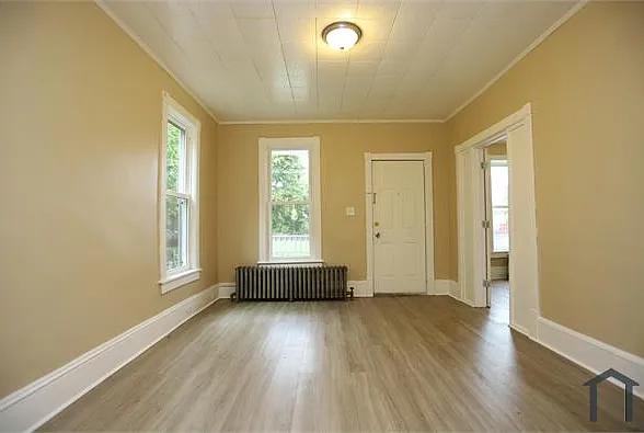 2 bed, $1,100 — Photo 1