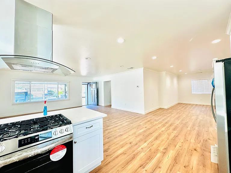 2932 Allred St — Photo 11