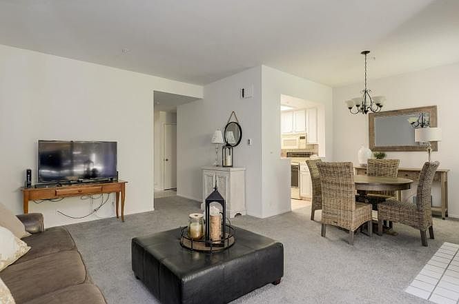1st image of 161 Pelican Ln