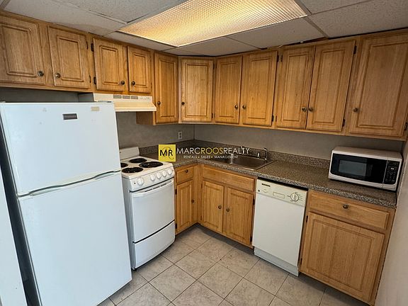 3rd image of 470-475 Commonwealth Ave #2011