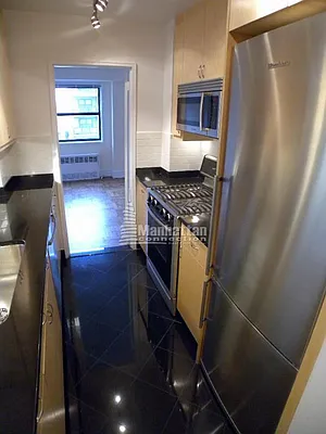 Rented by Manhattan Connection | media 8