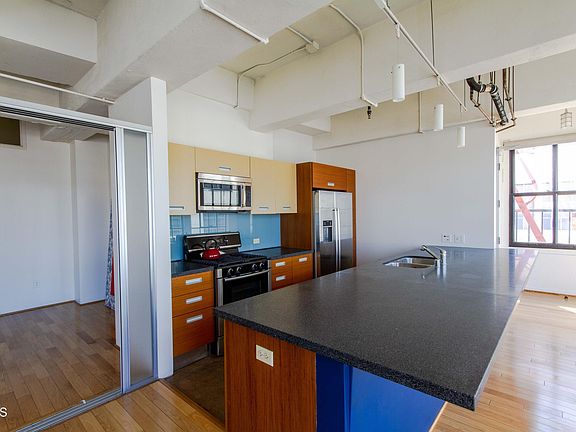 3rd image of 746 S Los Angeles St APT 1006