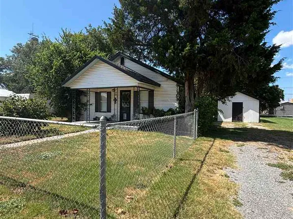 611 7th St, Elgin, OK 73538