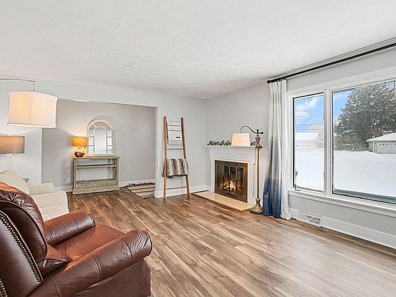 5th image of 1187 Yorkshire Dr