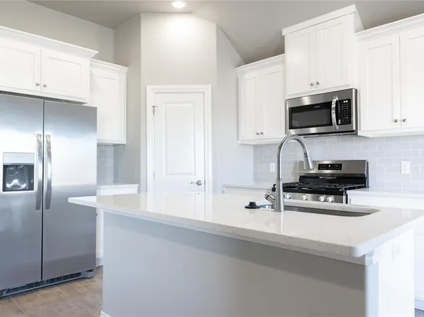 3725 Lynne Ave, Edmond, OK 73012