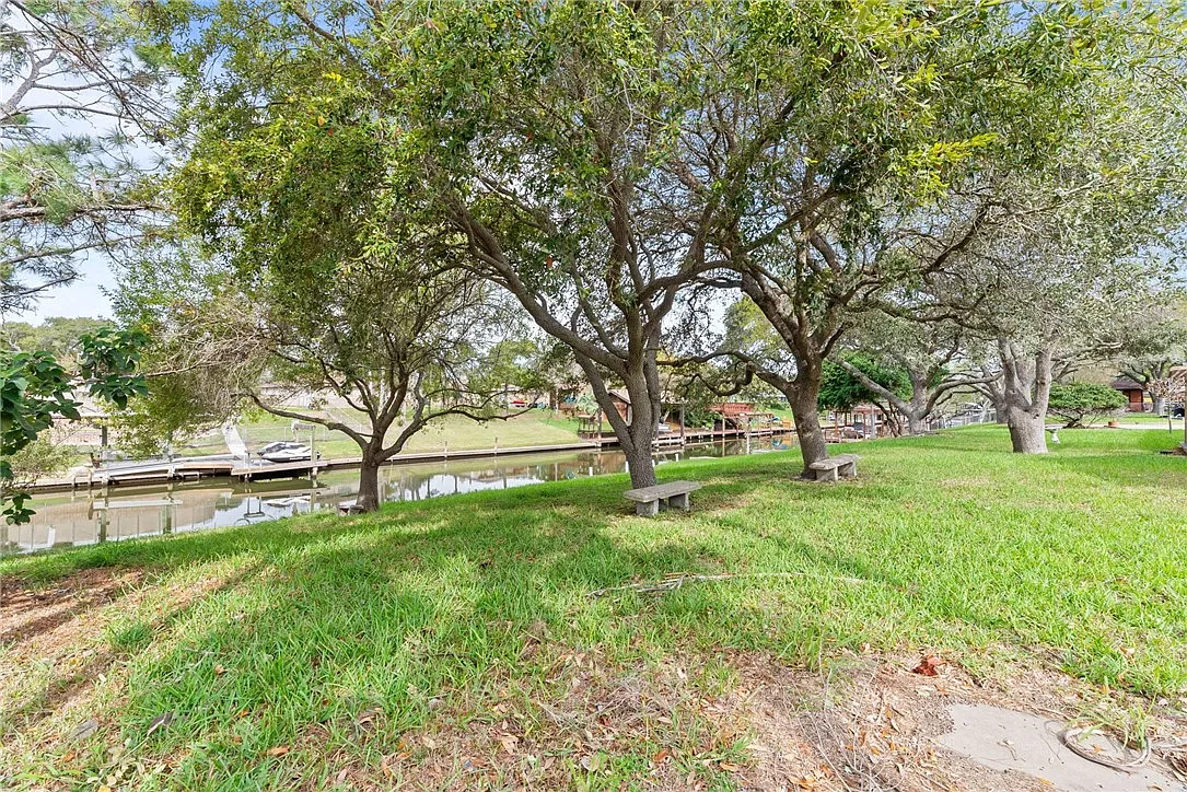 3 bed, 2.0 bath, 1294 sqft, $1,900 — Photo 4