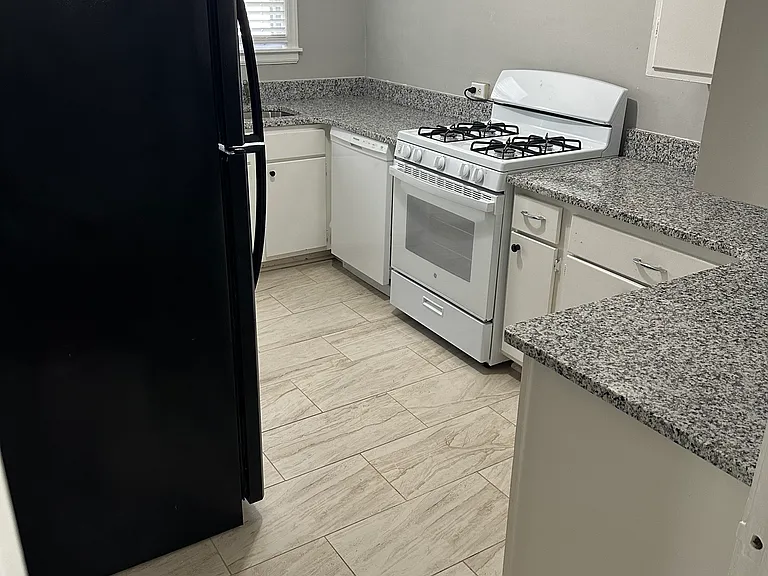 165 Roberta Dr — Photo 3