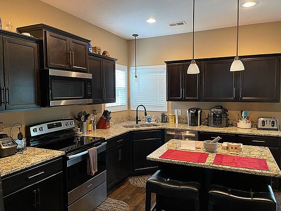3rd image of 202 Towes Ln