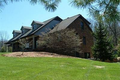 2nd image of 141 W Hill Farm Dr